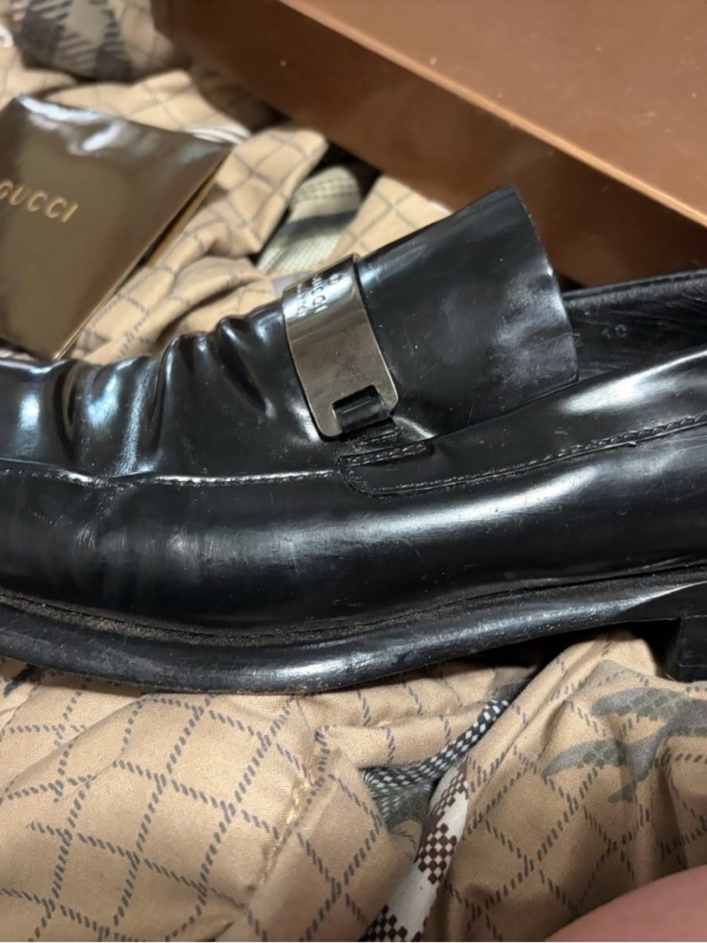 Gucci Black Leather Loafer with Silver Logo Band - Picture 5 of 8